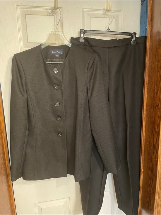 Evan Picone Jackets & Blazers - Evan Picone Black Women's Two-Piece Pant Suit with Button Jacket